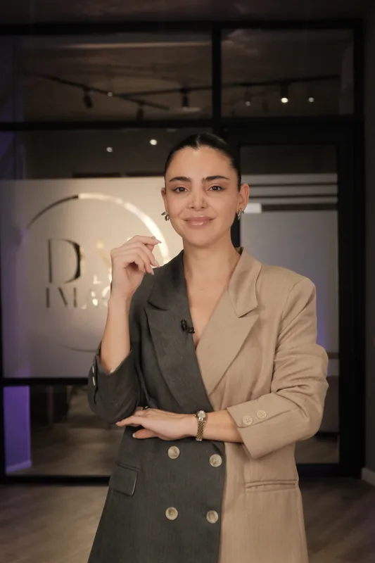 Daniela Mateluna con abrigo