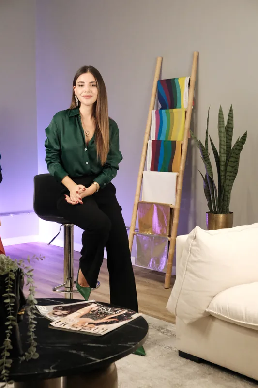Daniela Mateluna entre colores